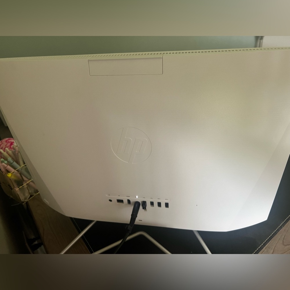 HP Desktop - Picture 2 of 3